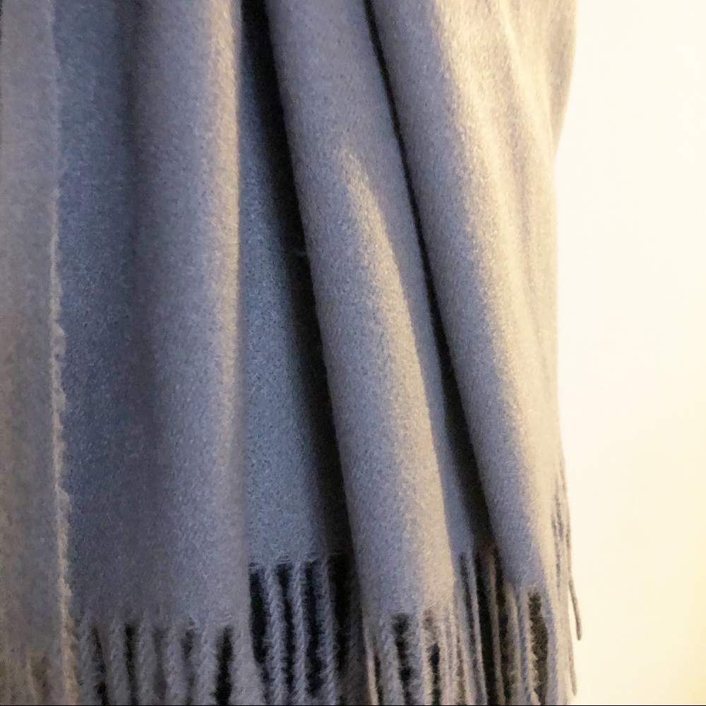STEVE MADDEN cozy gray BLANKET WRAP soft Scarf NWT Fringe edges GIFT - Picture 4 of 7